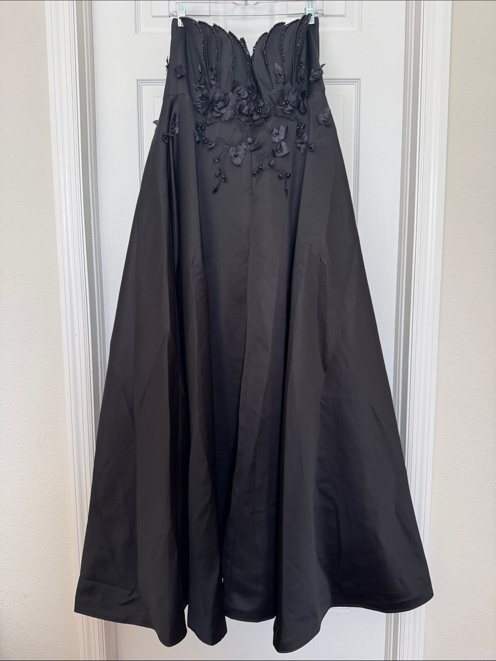 Mac Duggal 37134 Black Strapless Satin Floral Embellished Ball Gown Size 14 NWT - Picture 5 of 10